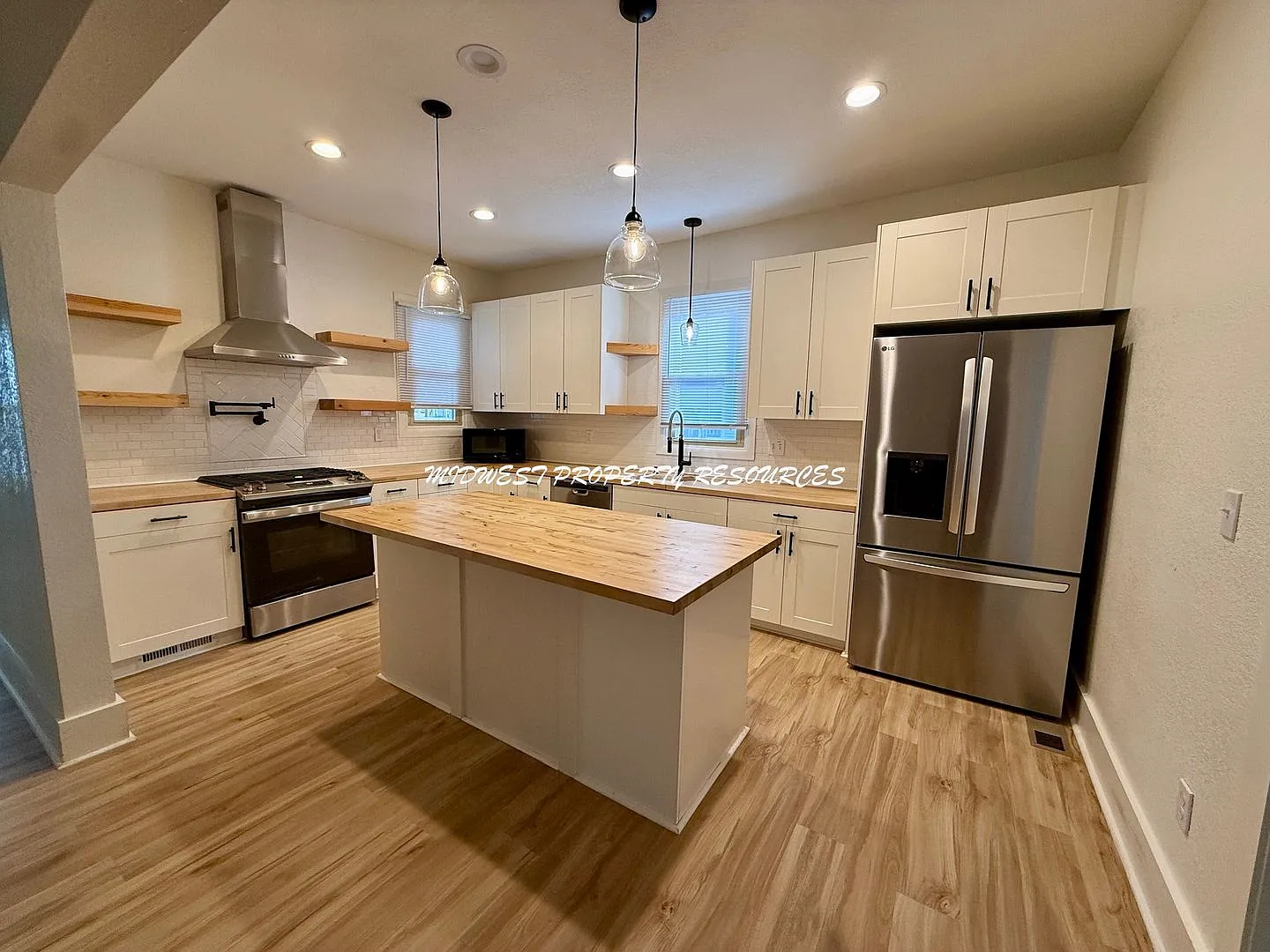 Beautifully Updated 3-Bedroom Home in Downtown Lee's Summit! — Photo 4