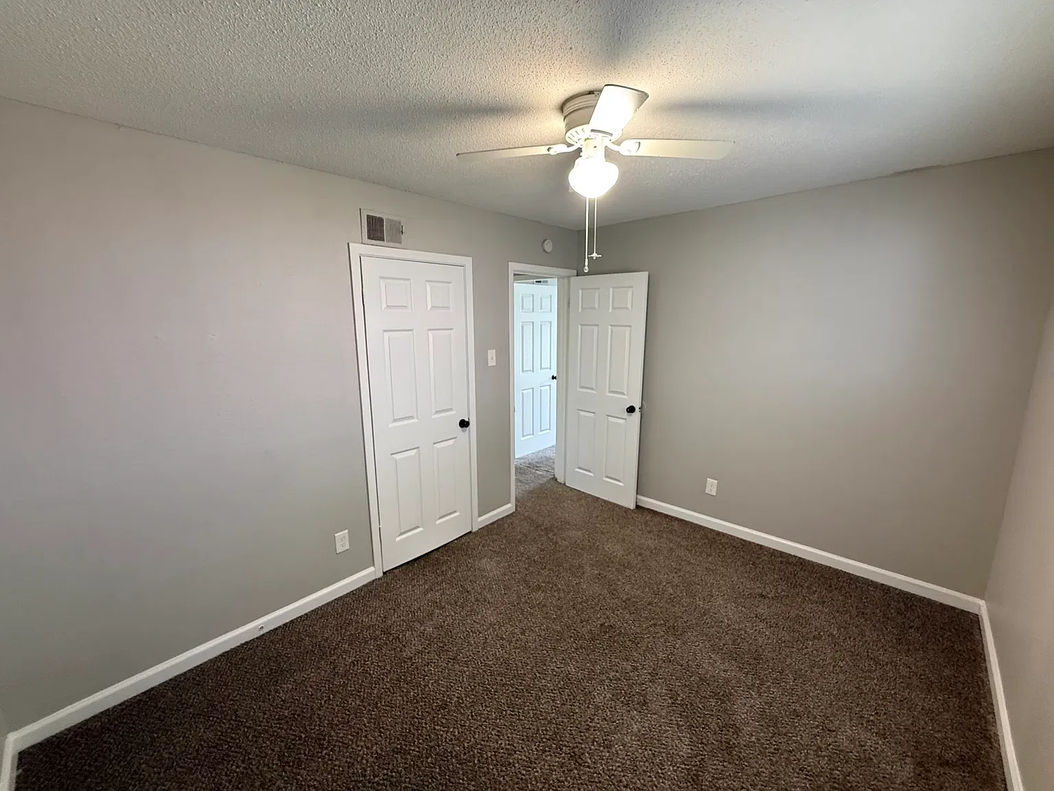 735 Farris Rd — Photo 2