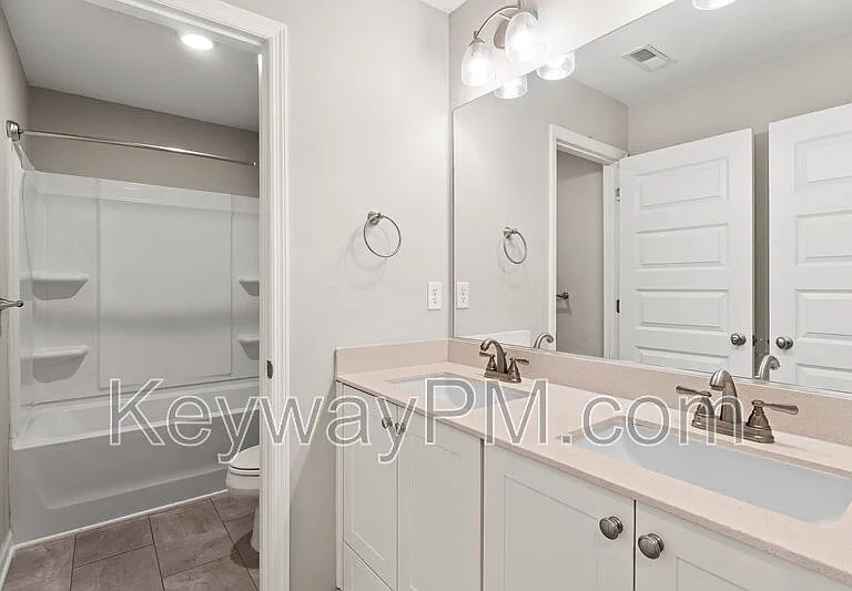 1066 Linsmore Ave — Photo 15