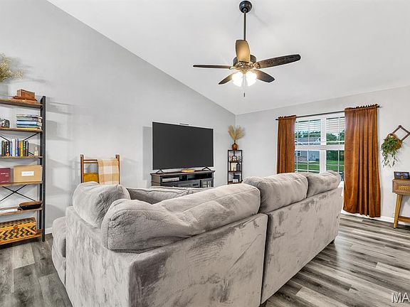 4th image of 3548 Cardinal Crossing Blvd