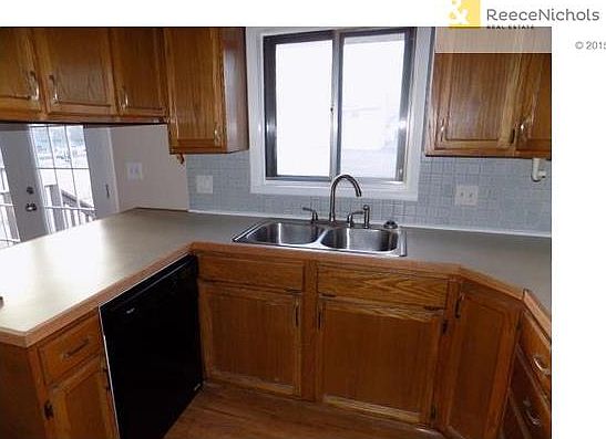 5th image of 824 N Arapaho St