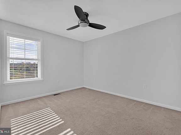 5th image of 437 Woodcrest Dr SE