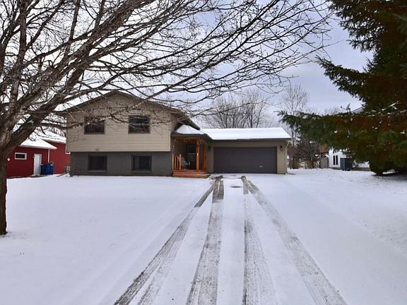 2nd image of 811 9th Ave N