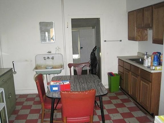 2nd image of 1612 W Willis Ave