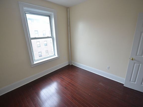 4th image of 174 W 137th St #19A