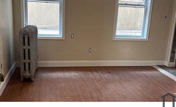 4th image of 1021 E 215th St