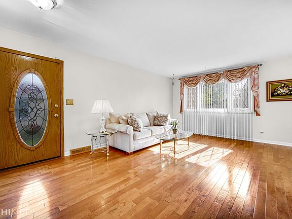 5th image of 526 N Edgewood Ave