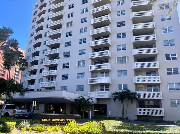 90 Edgewater Dr APT 212