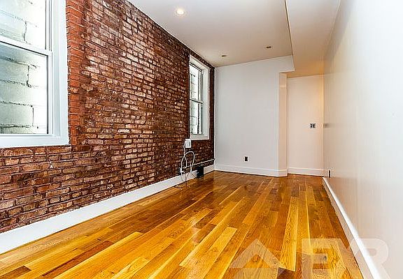 3rd image of 13 Humboldt St APT 2L