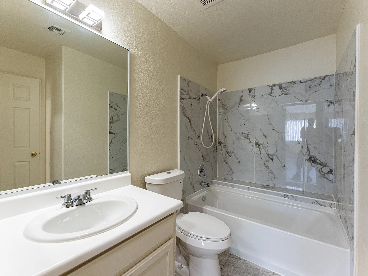 5064 South Rainbow Boulevard #101 - 1 — Photo 2