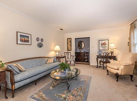 5th image of 2013 Knickerbocker Dr