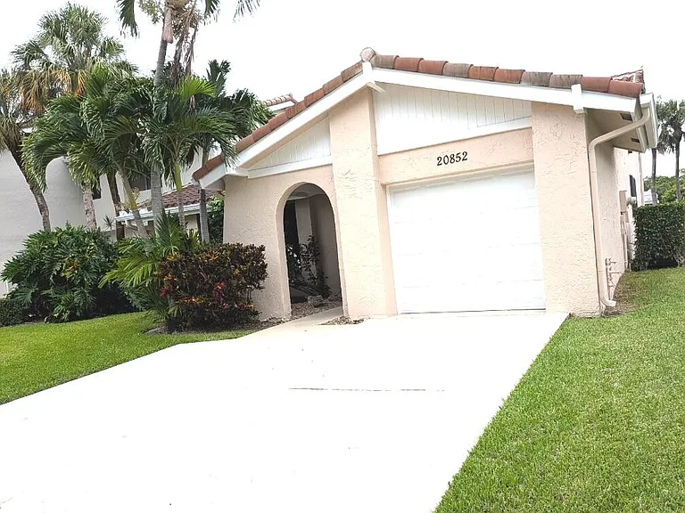 20852 Via Madeira Dr — Photo 3