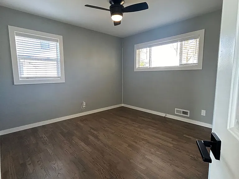 1141 E Madison St — Photo 8