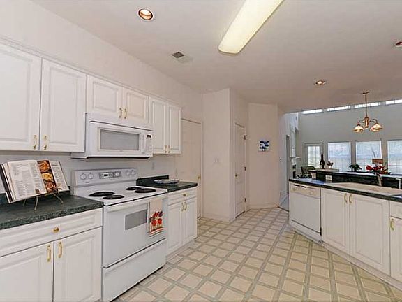 4th image of 3105 Sterling Way