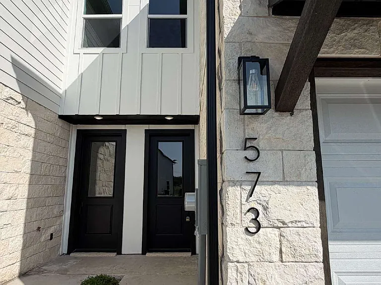 573 Galt Dr — Photo 1