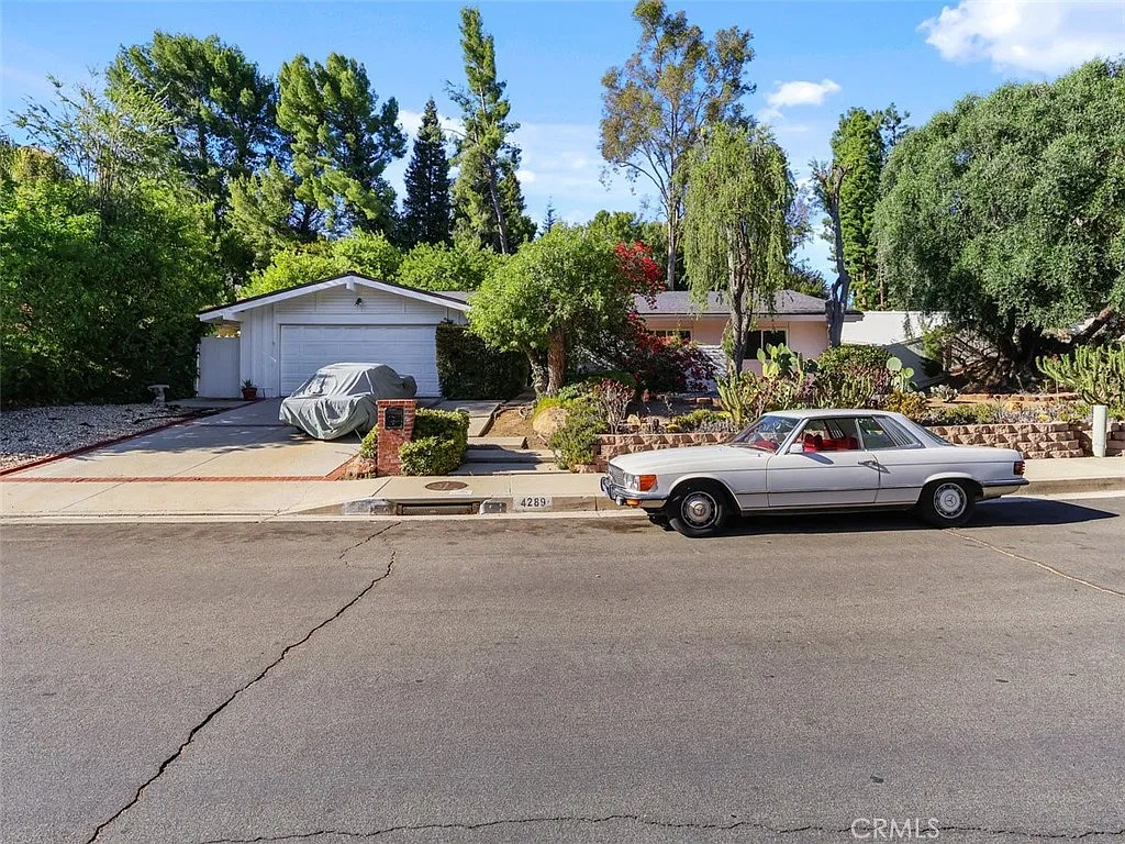 3 bed, 2200 sqft, $8,000 — Photo 1
