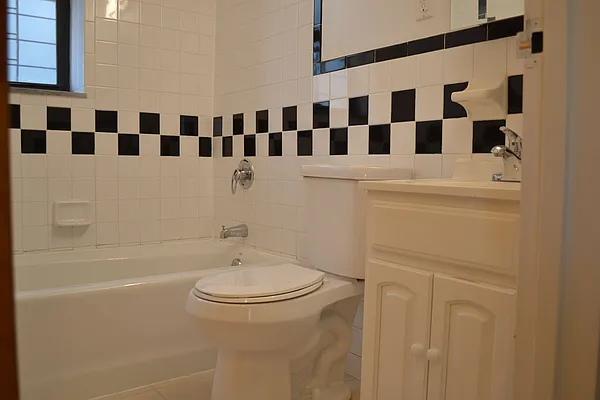 Sold by Urbanite Realty Inc | media 16