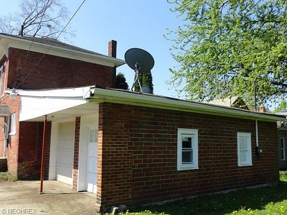 4th image of 880 E 3rd St