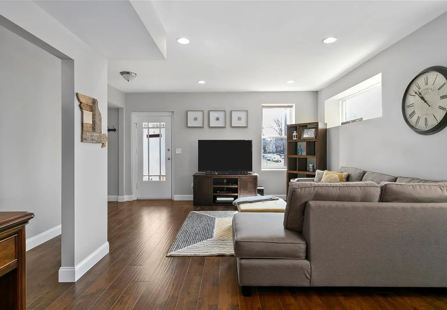2135 Forest Ave — Photo 3