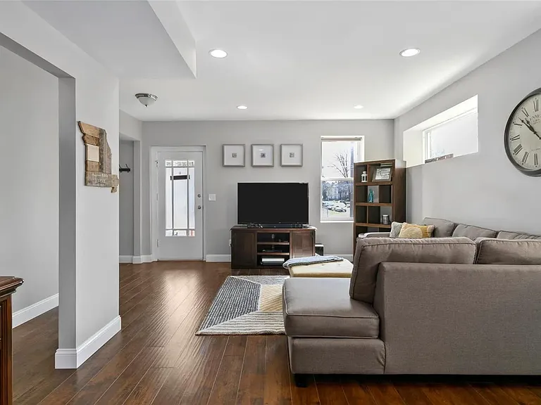 2135 Forest Ave — Photo 7
