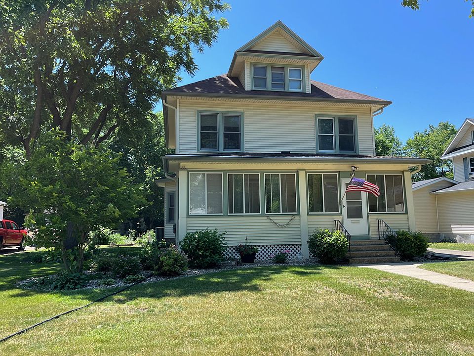 1st image of 609 W Marshall St