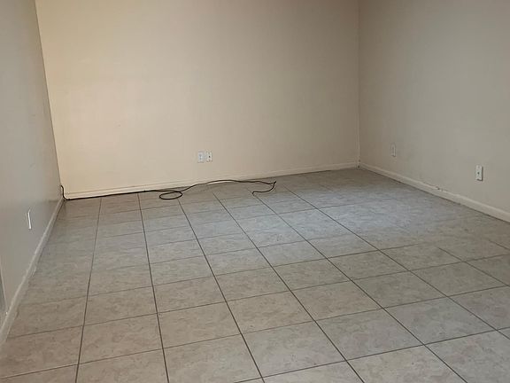 3rd image of 1108 Laurel Oaks Ct