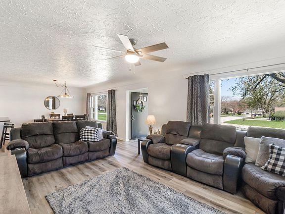 2nd image of 1806 Four Winds Dr