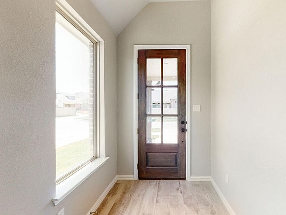 3rd image of 916 Trailside Ln