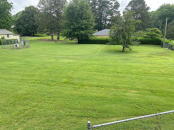 Fenced w/dbl drive gate