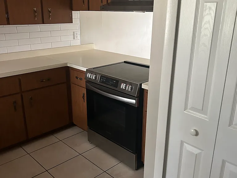 28 Kristin Ln #1 — Photo 8