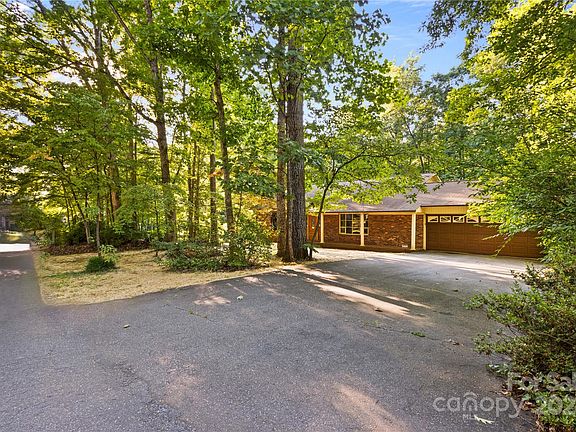 4th image of 2603 Caroline St