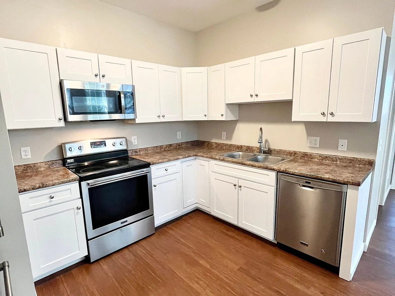 3 bed, 1.0 bath, $2,000 — Photo 2