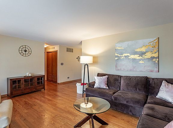5th image of 257 Tanglewood Dr