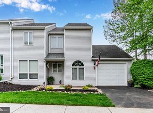 1724 Creek Vista Dr, New Cumberland, PA 17070