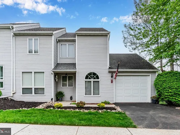 1724 Creek Vista Dr, New Cumberland, PA 17070