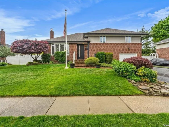 16 Vinton Street, Massapequa, NY 11758