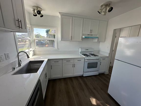 3rd image of 5760 W 85th Pl