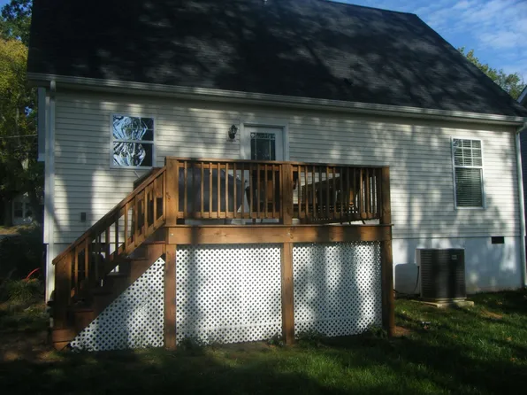 302 Cedar Ave, Farmville, VA 23901