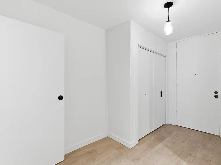 642 NW Knoll Dr — Photo 17