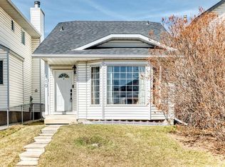 110 S Erin Meadow Close SE, Calgary, AB T2B 3E5