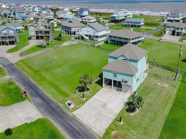 3228 Castle Dr, Crystal Beach, TX 77650