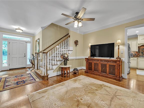 5th image of 118 Bradford Court