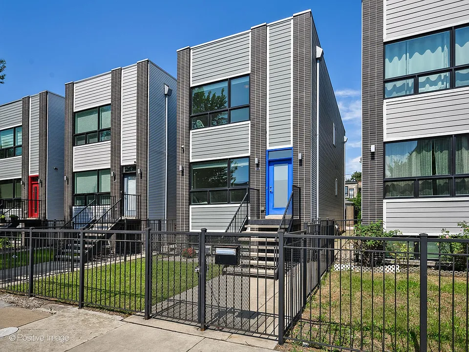 2544 W Warren Blvd