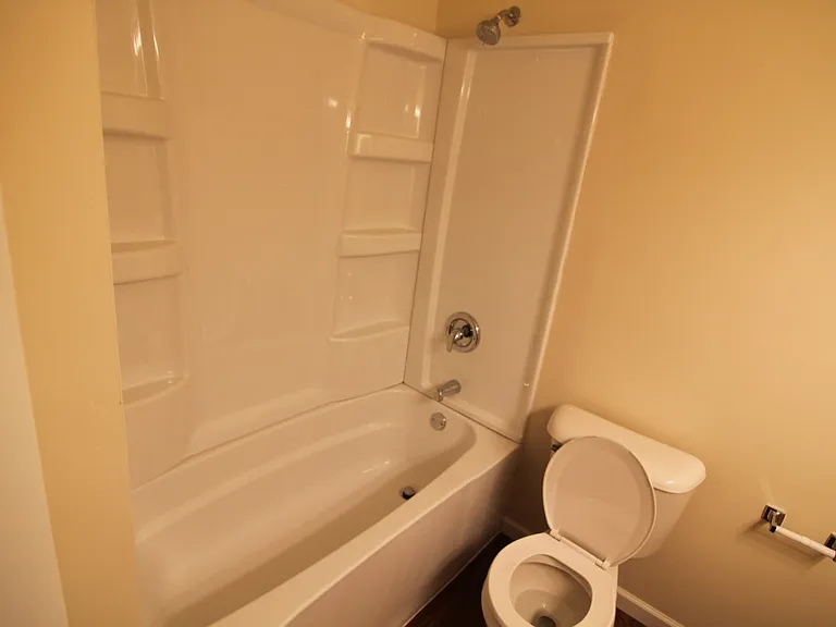 Forest Place Apartments — Photo 28