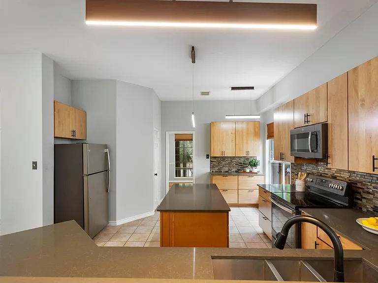 6 E Cottage Green St — Photo 17