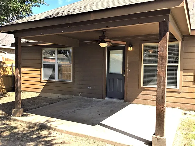 1009 Rock Springs Dr — Photo 17