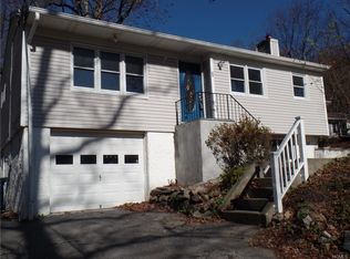 25 Somerset Rd, Mahopac, NY 10541