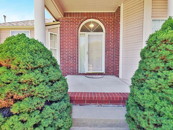 3rd image of 2788 N Parkwood Ln