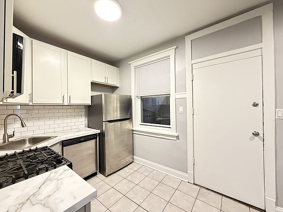 5th image of 6259 N Lakewood Ave APT 2