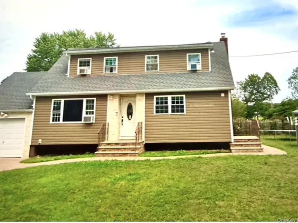 19 S 35th Street, Wyandanch, NY 11798